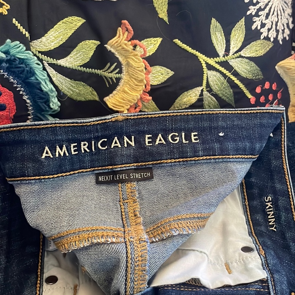 American Eagle Sz 2 “skinny” jeans dark wash